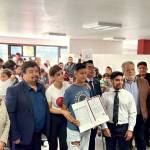 Entregan actas de doble nacionalidad a hijas e hijos de migrantes