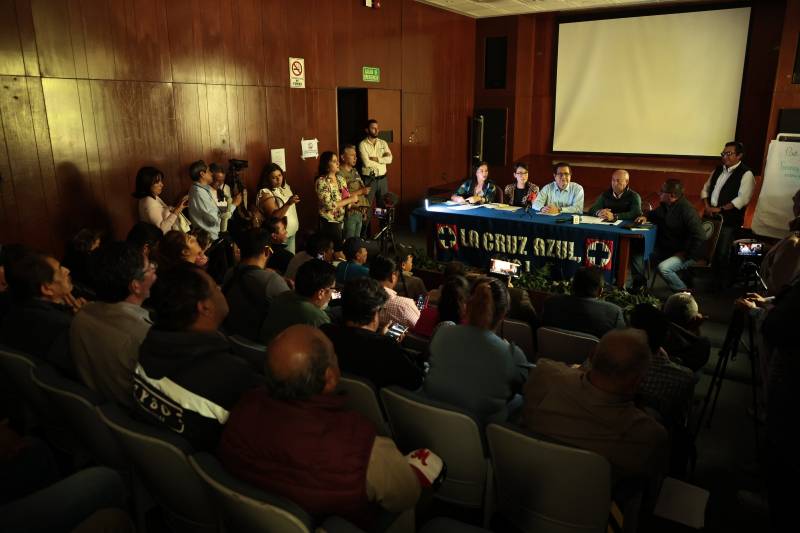 Guillermo Olivares visita la planta Cruz Azul