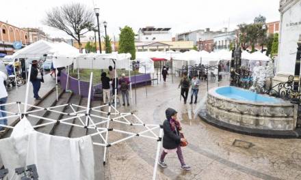 Instalan provisionalmente a comerciantes de Pachuca en Plaza Constitución