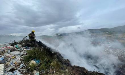 Se incendia basurero en Mineral de la Reforma