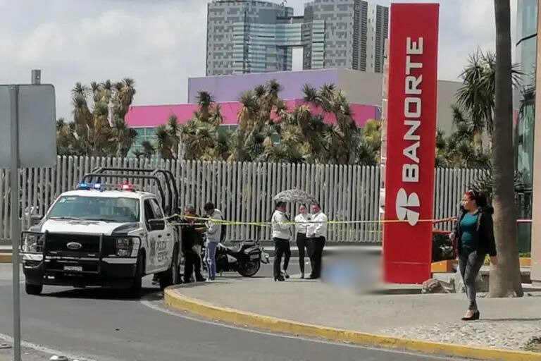 Muere hombre afuera de Galerías Pachuca, por un presunto infarto