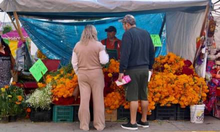 Marco Rosales y la venta por el Día de Muertos