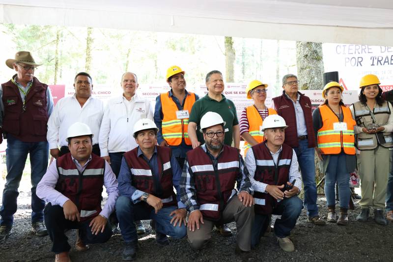 Julio Menchaca entrega apoyos a productores en Mineral del Chico