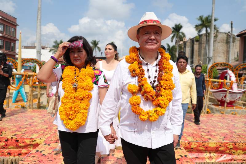 Julio Menchaca recorre centro ceremonial del Xantolo