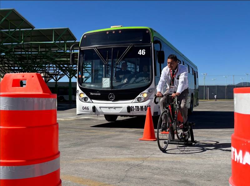 Capacitan a operadores del Tuzobús para prevenir siniestros viales