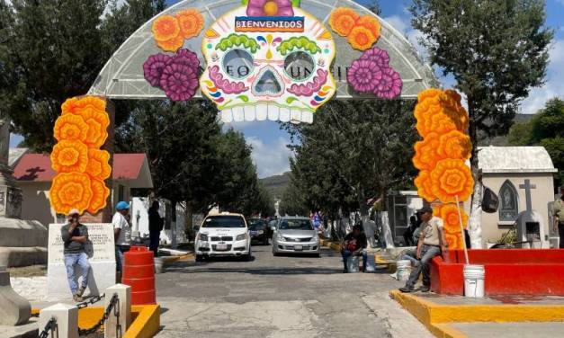 Arribaron 25 mil personas al Panteón Municipal de Pachuca