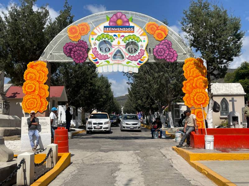 Arribaron 25 mil personas al Panteón Municipal de Pachuca