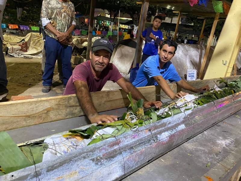 Con zacahuil de 8 metros celebran en Pisaflores