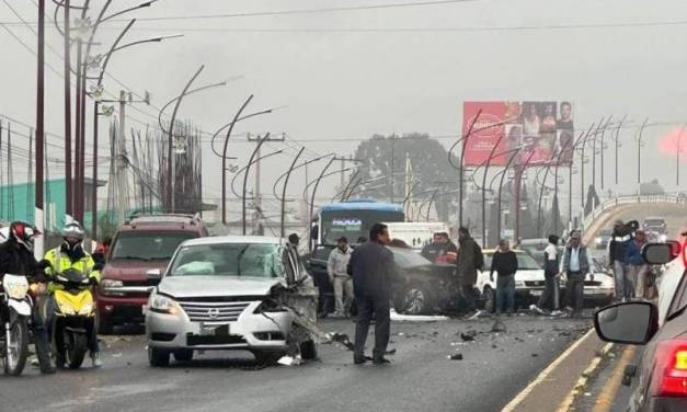 Choque en puente vehicular de Tulancingo deja 2 heridos