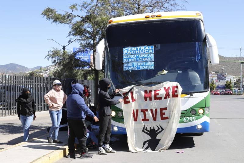 Retienen autobuses en manifestación de El Mexe