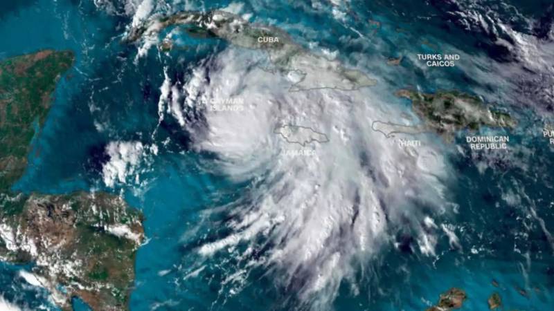 Rafael se degrada a tormenta tropical en el Golfo de México