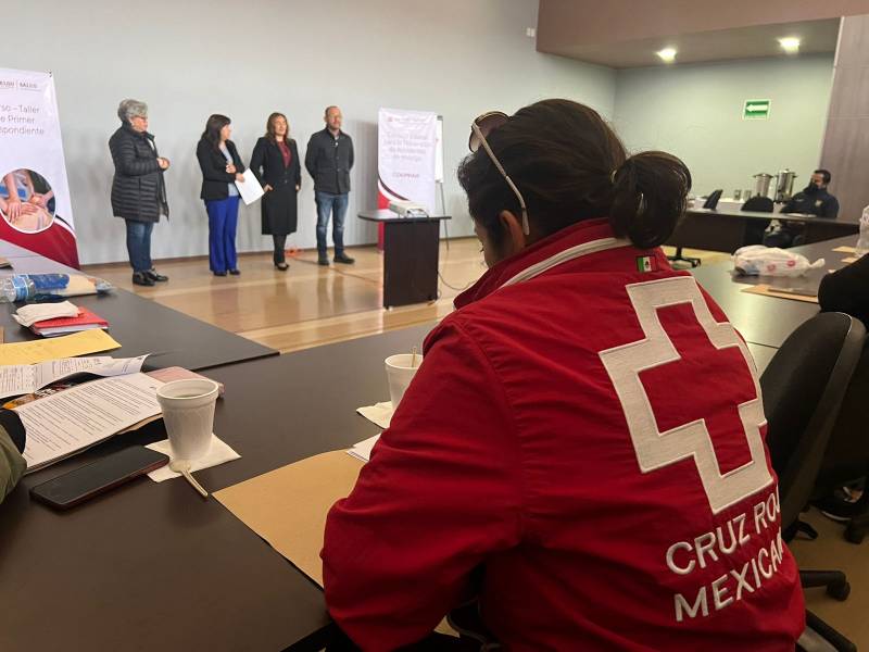 Capacitan a personal de Educación Básica en casos de emergencia