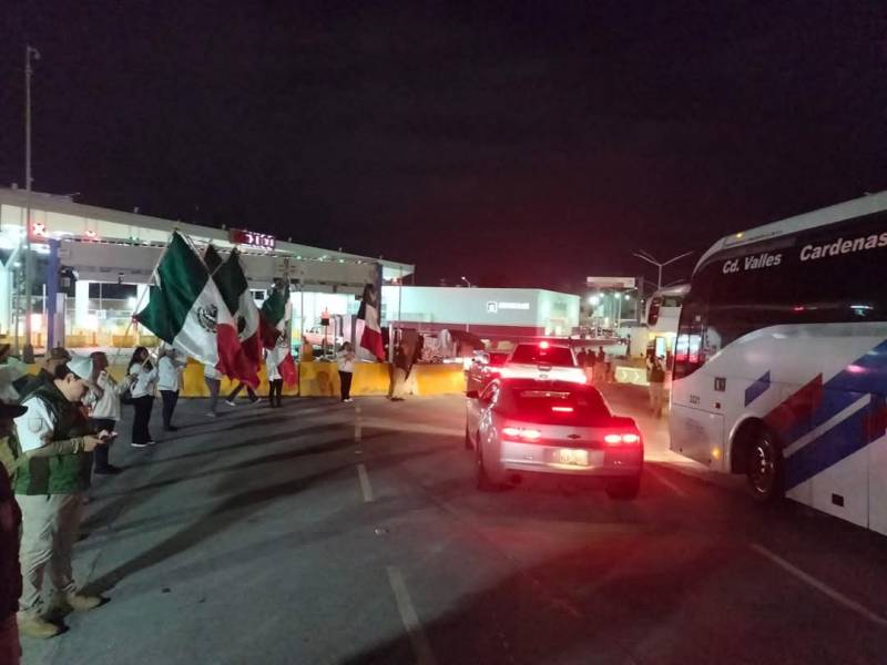 Más de 200 hidalguenses regresan en caravana migrante