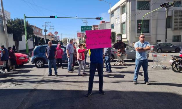 Comerciantes del Mercado Revolución protestan contra “Revo Peatonal”