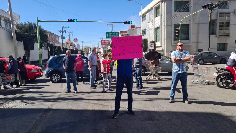 Comerciantes del Mercado Revolución protestan contra “Revo Peatonal”