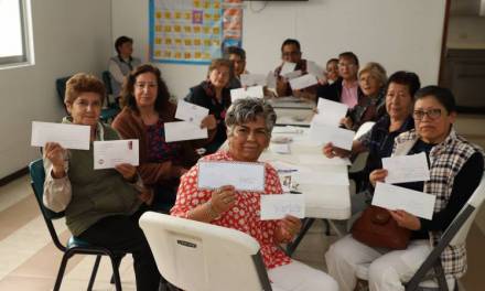 Proyecto “Pláticas a Mano” beneficia a personas mayores