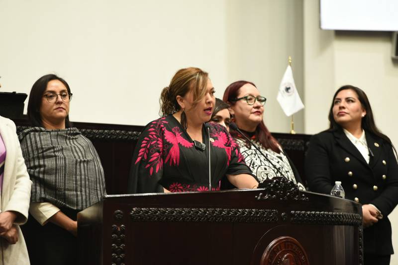 Niñas podrán decidir sobre el uso de falda o pantalón para asistir a la escuela