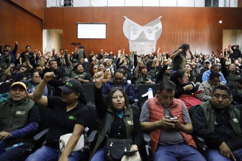 Trabajadores del COBAEH piden solución a sus demandas salariales