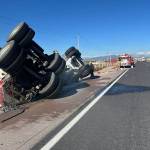 Vuelca tráiler y causa incendio en autopista México-Tuxpan