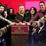 Julio Menchaca encabezó el Encendido del Árbol Navideño