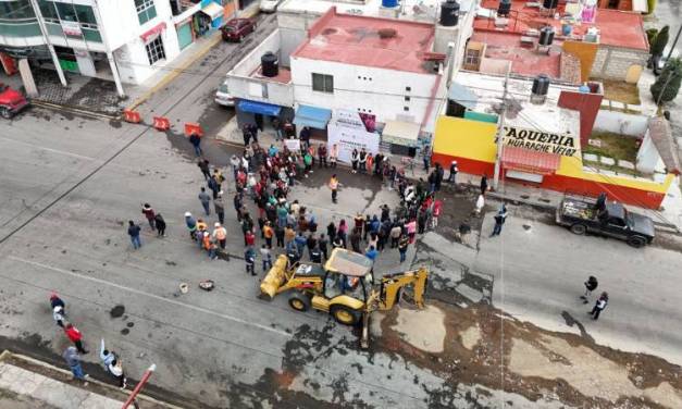 Mineral de la Reforma invierte en equipo de bacheo