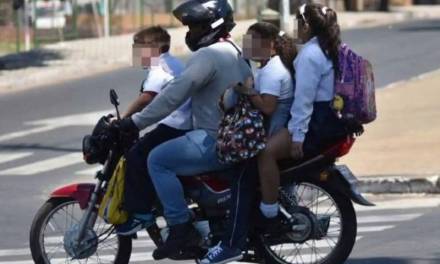 Buscan prohibir que menores de 12 años viajen en motocicletas