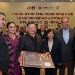 Julio Menchaca dialoga con autoridades universitarias