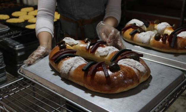 Gustavo Vargas y las tradicionales Roscas de Reyes