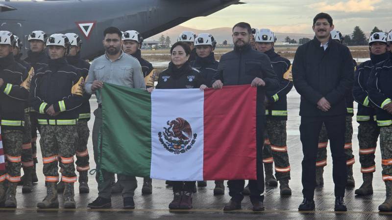 Bomberos mexicanos llegan a California para combatir incendios forestales