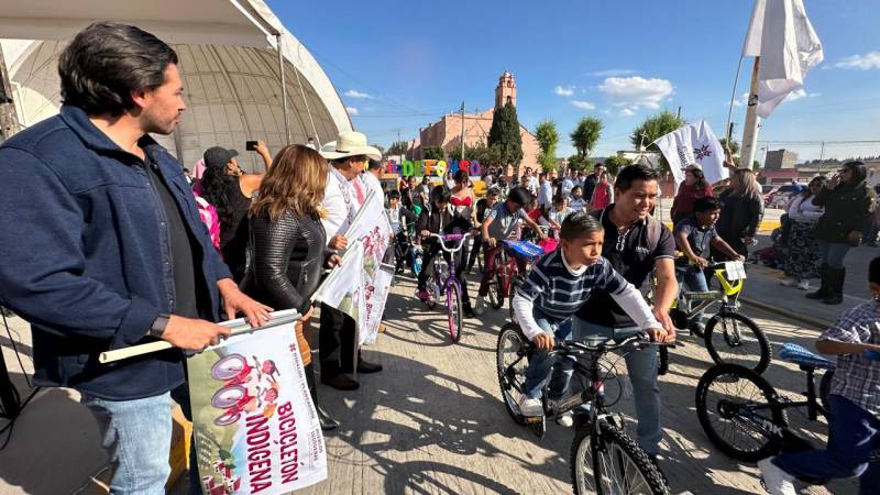 Inicia entrega de bicicletas a niños indígenas