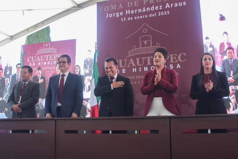 Jorge Hernández Araus rinde protesta como alcalde