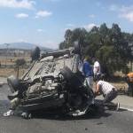 Fuerte accidente deja 2 personas sin vida