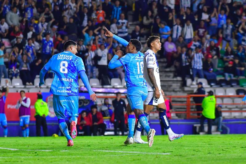 Con doblete de Kennedy, vencen los Tuzos al Puebla