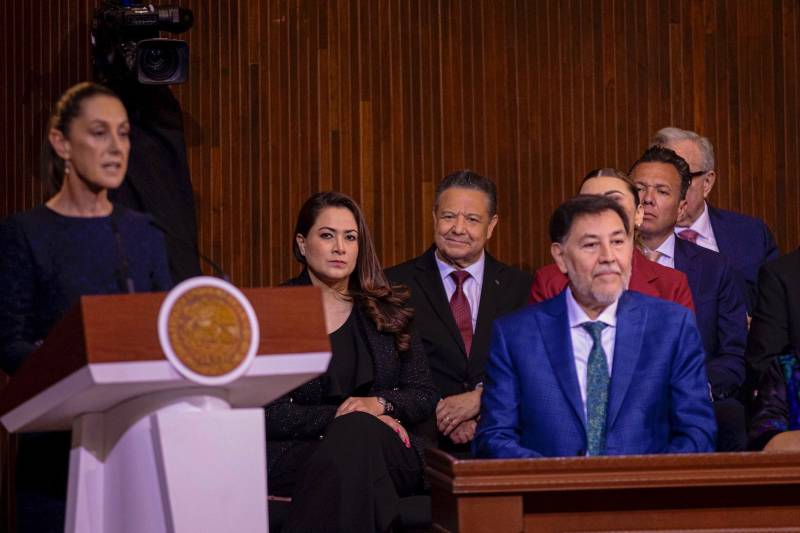 Acude Menchaca a ceremonia conmemorativa de la Constitución