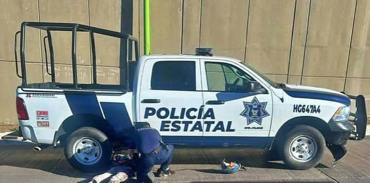 Chocan patrulla y motocicleta: 2 lesionados