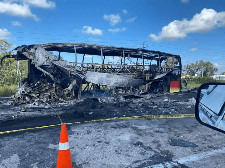 Choque de autobús en Tabasco dejó al menos 30 muertos