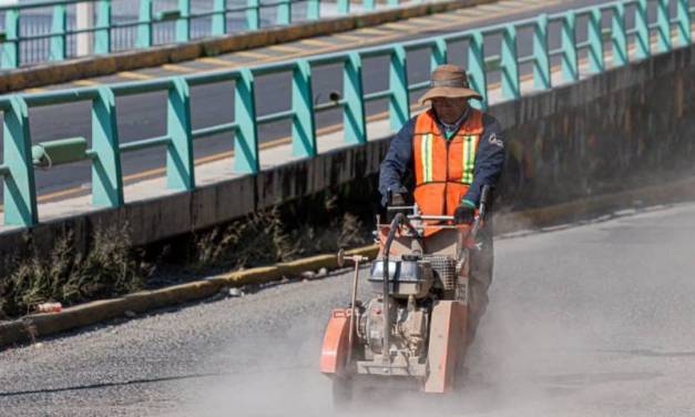 Inician trabajos de bacheo en Mineral de la Reforma