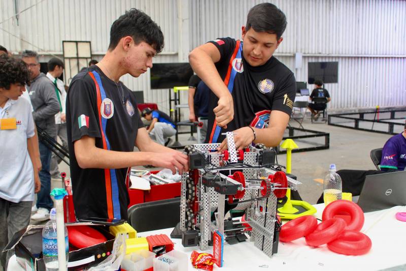 Joven de preparatoria concursa con prototipo ambiental en el Campeonato Nacional de Robótica