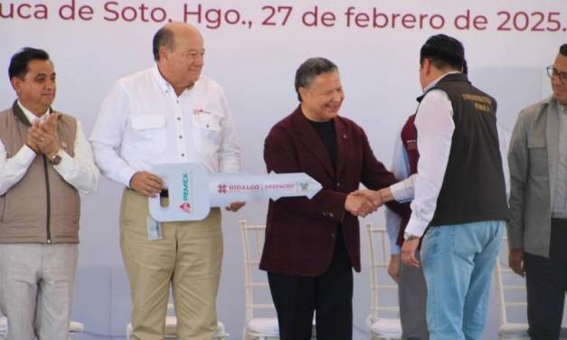 Pemex entrega maquinaria y unidad médica para Hidalgo