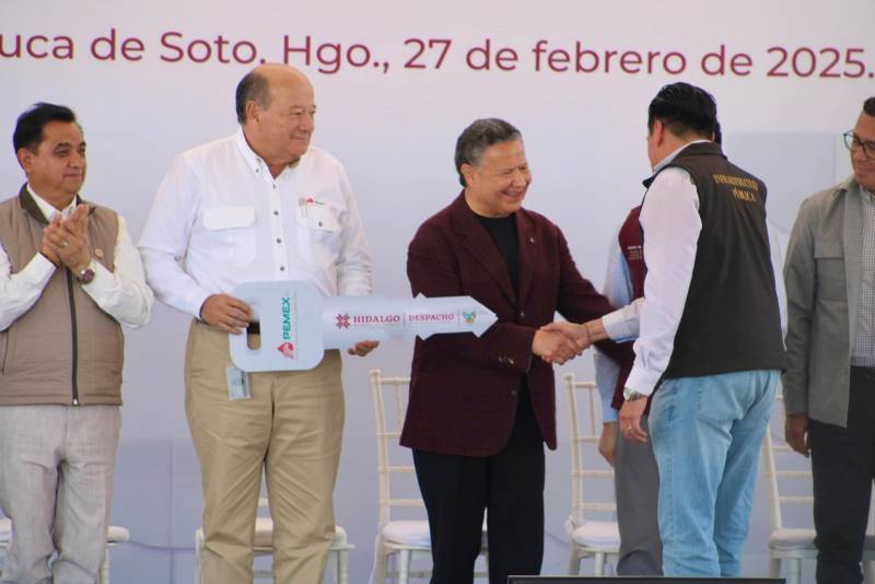 Pemex entrega maquinaria y unidad médica para Hidalgo