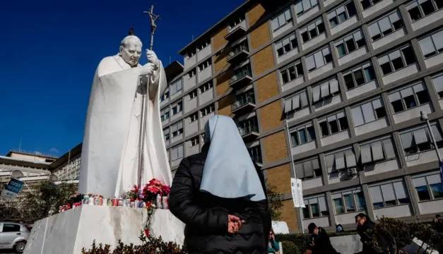 Estado de salud del Papa es crítico: Vaticano