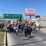 Caminan 11 km en busca de escrituras para sus predios
