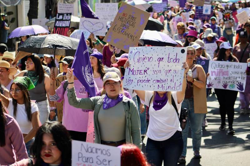 Miles de mujeres marchan en Pachuca por el 8M: exigen justicia y seguridad