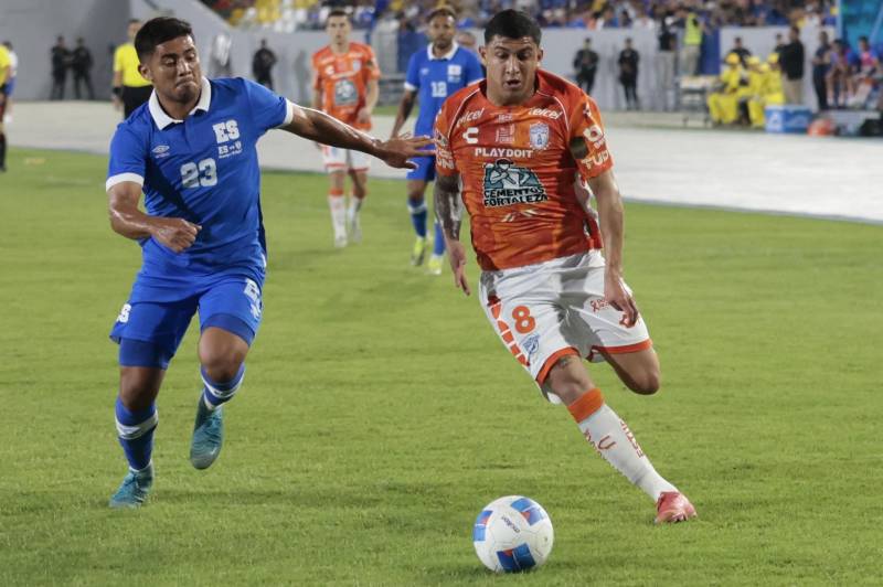 Pachuca empata con la selección de El Salvador