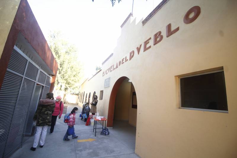 Por casos de tos ferina repartirán cubrebocas en las escuelas