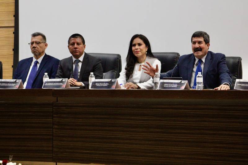 Javier Corral visita Hidalgo; imparte conferencia sobre lavado de dinero