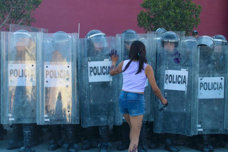 Seiinac acusa represión, agresiones y detenciones de mujeres tras marcha del 8M