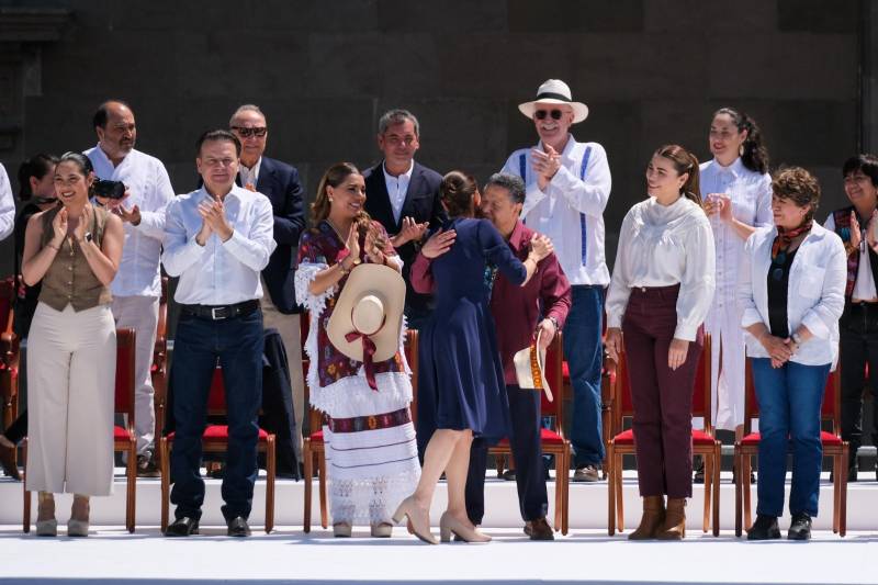 Julio Menchaca acompañó a Claudia Sheinbaum en el Zócalo