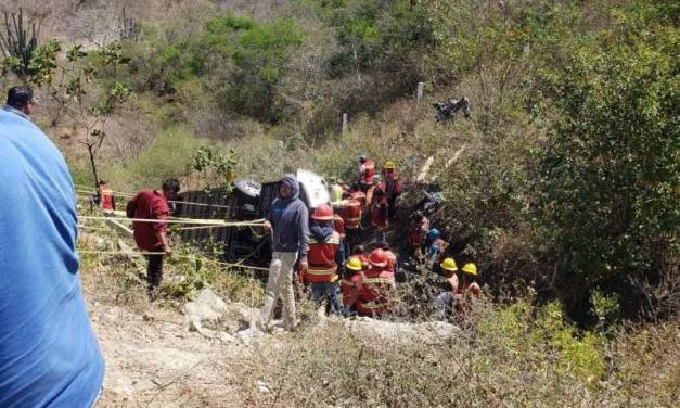 Mueren 18 simpatizantes de Morena en accidente