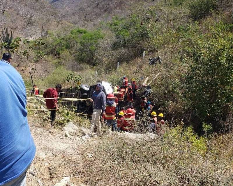 Mueren 18 simpatizantes de Morena en accidente